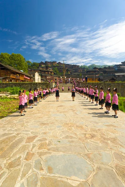 Деревенский фестиваль девочек Xijiang Miao Ceremony Китай — стоковое фото