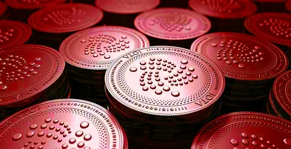 Iota madeni para ile kırmızı üzerine