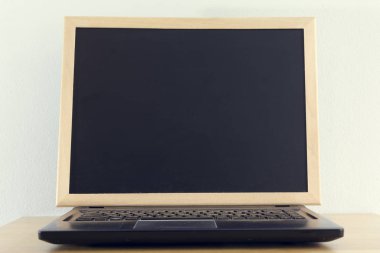 Kara tahta dizüstü bilgisayar monitörü kapatın. soyut boş ekran backgr