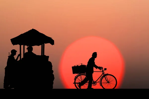 Siluet görüntü. Yaşam savaşı