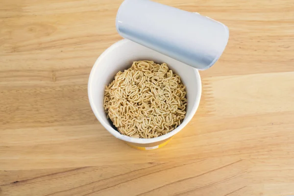Bir kağıt fincan anında noodle — Stok fotoğraf