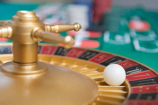 Casino roulette wheel with the ball on number 7 — Stock Photo, Image