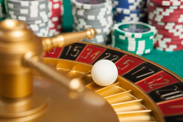 Casino roulette wheel with the ball on number 5 — Stock Photo, Image
