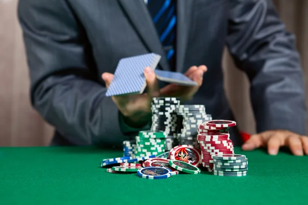 Casino worker shuffling cards — Stock Photo, Image