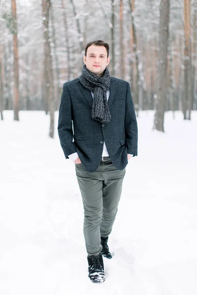 Stylish man in winter scenery. Young groom outside in winter — Stock Photo, Image