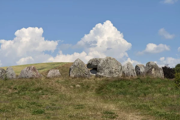 Dolmen a dán mező — Stock Fotó