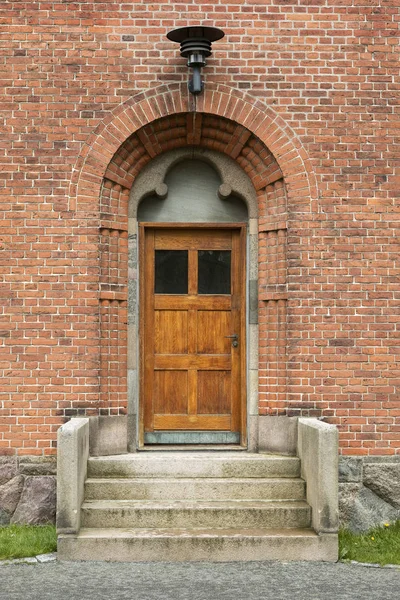 Крупный план на церковной двери — стоковое фото