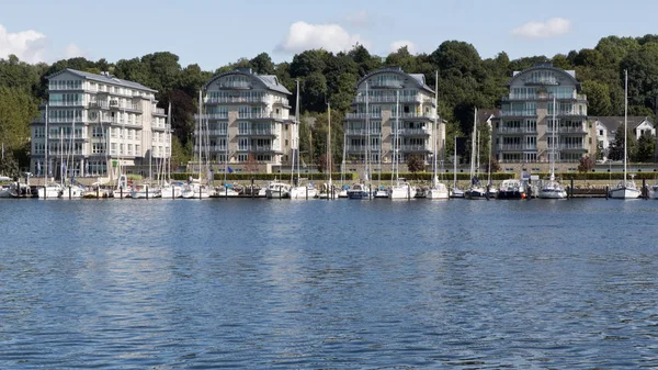 Waterfront, modern mimari