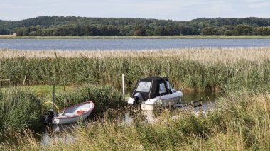 Küçük teknelerle giriş