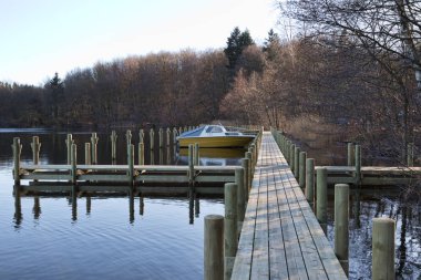 Neredeyse boş Marina