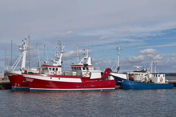 Balıkçı tekneleri limanda — Stok fotoğraf