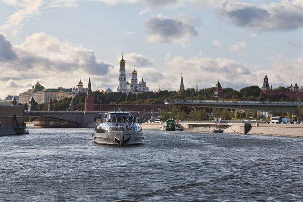 Moscow Rússia Setembro 2019 Cruzeiro Rio Moscou Com Kremlin Segundo — Fotografia de Stock