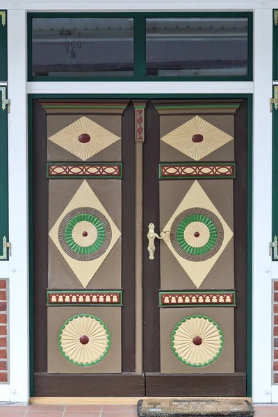 Closeup Old Brown Double Door — Stock Photo, Image
