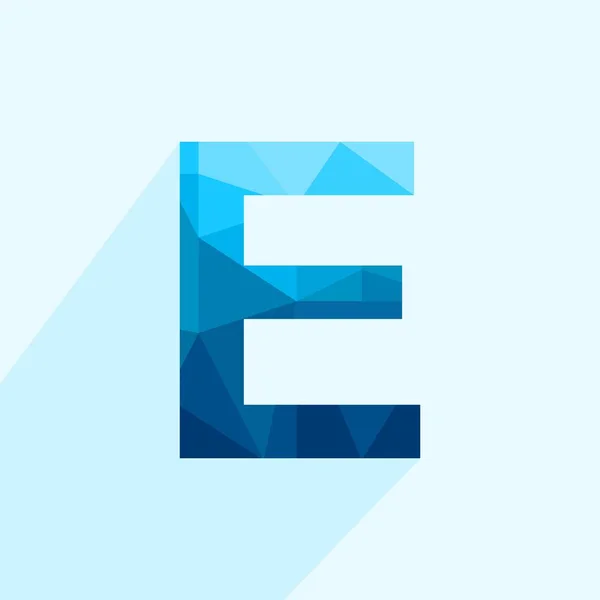 長い影の青いベクトル多角形の文字E 概要フラットデザインの低ポリイラスト — ストックベクタ
