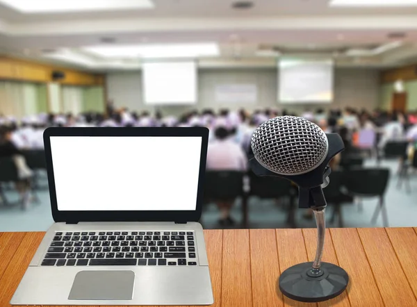 Masada beyaz ekran ile bilgisayar arka plan bulanıklık. Techno