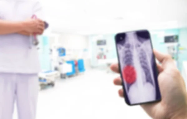 Kapalı Doktoru Elinde Tablet Akıllı Telefon Acil Serviste Steteskoplu Doktor — Stok fotoğraf