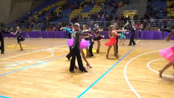 Teenage kategori i ballroom konkurrens — Stockvideo