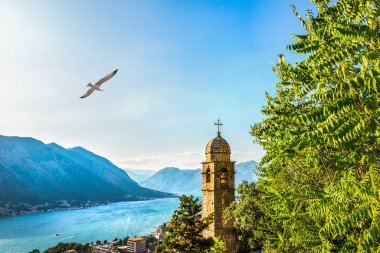 Kotor Körfezi üzerinde alacakaranlık
