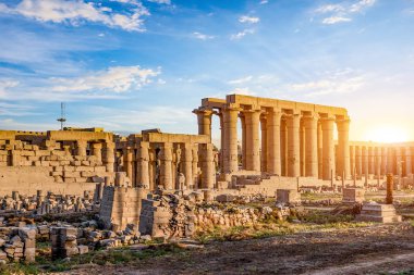 karnak Tapınağı kalıntıları