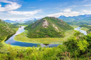 Dağlardaki Crnojevica nehri