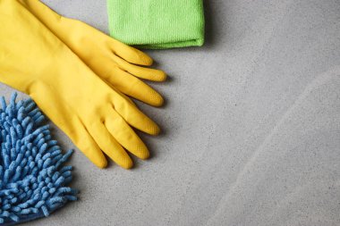 Temizlik ürünleri. Ev temizlik kavramı. Üstten görünüm. Ty için yer