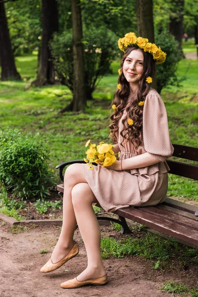 Chica Modelo Verano Moda Con Cabello Largo Mujer Hermosa Verano — Foto de Stock