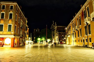 Venedik Piazza geceleri