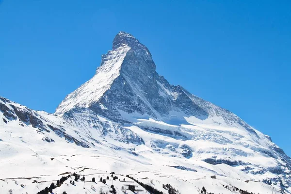 Matterhorn mavi gökyüzü ile