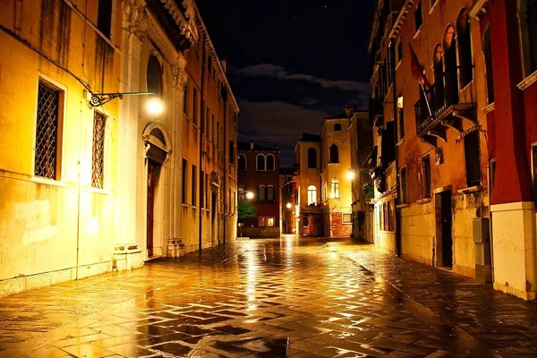 Yağmurdan Sonra Bir Boş Sokak Venedik Talya — Stok fotoğraf