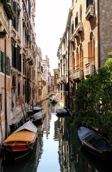 Ένα Ήσυχο Κανάλι Χωρίς Οποιαδήποτε Άτομα Στη Βενετία Ιταλία — Φωτογραφία Αρχείου