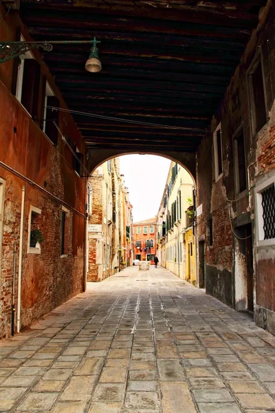 Een Wandelpad Door Een Tunnel Venetië Italië — Stockfoto