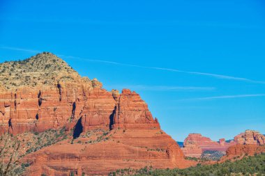 Sedona kırmızı kayalar ile bolluk-in kopya alanı kullanılan mavi gökyüzü.