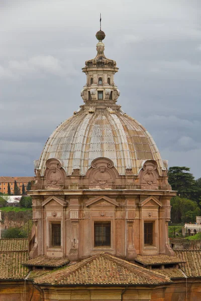玛蒂娜在罗马的圆顶和多云的天气 — 图库照片