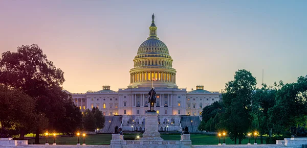 Imagen panorámica del Capitolio de los Estados Unidos con la tapa —  Fotos de Stock