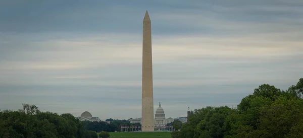 Panorama över Washington Monument med huvudstaden i enheten — Stockfoto