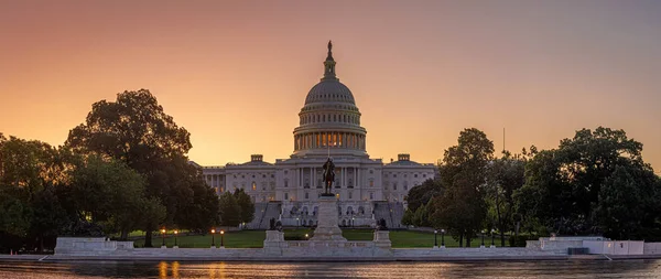 Panoráma kép a Capitolium az Egyesült Államok a sapka — Stock Fotó