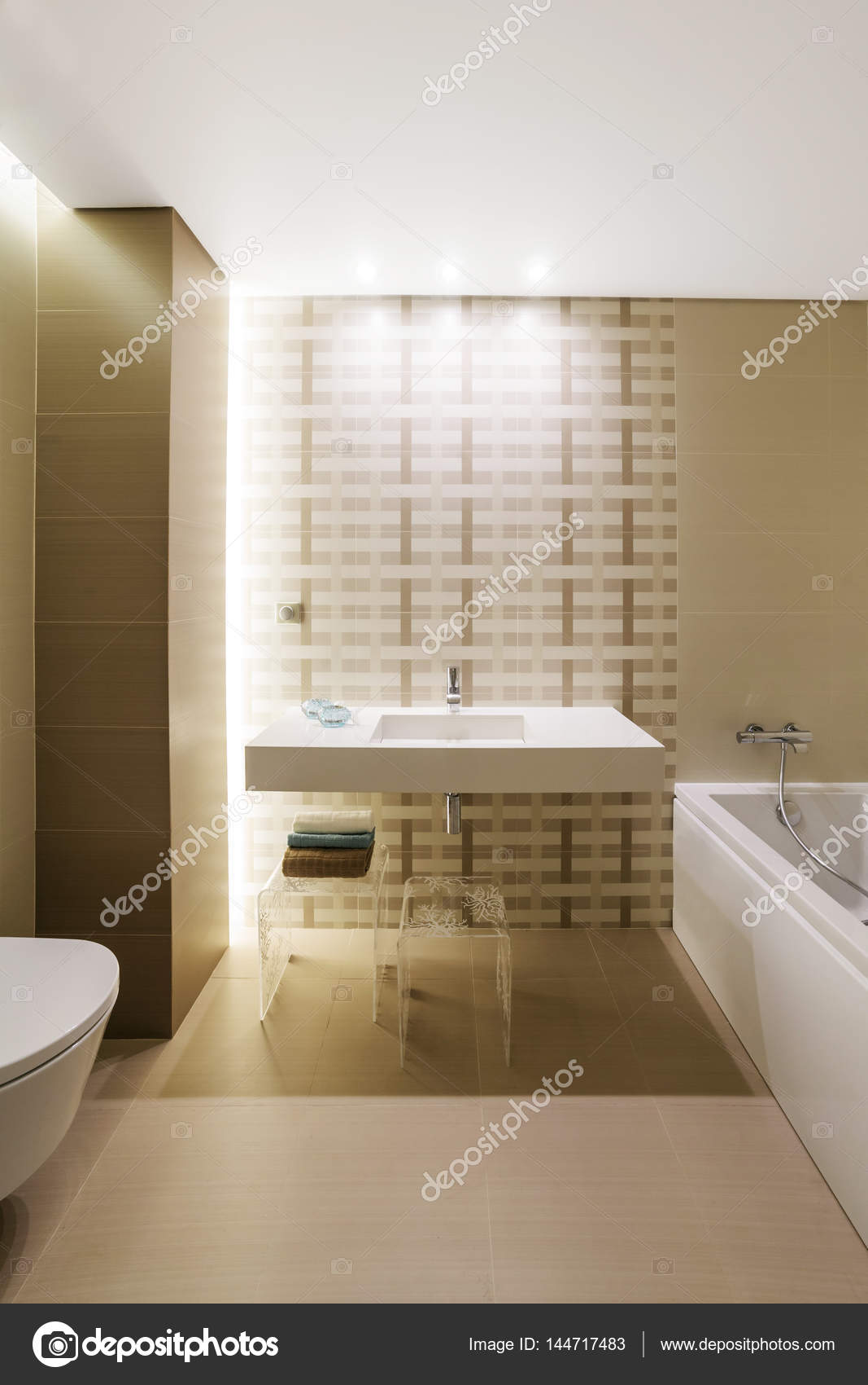 Modernt badrum inredning med brun pastell mÃ¥lning — stockfotografi ...