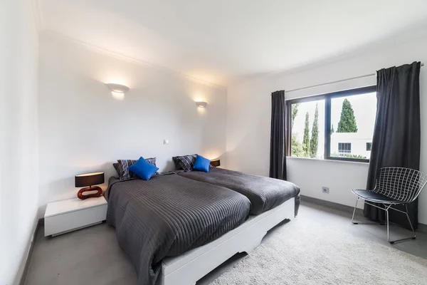 Modern apartment with white walls and light grey floor — Stock Photo, Image