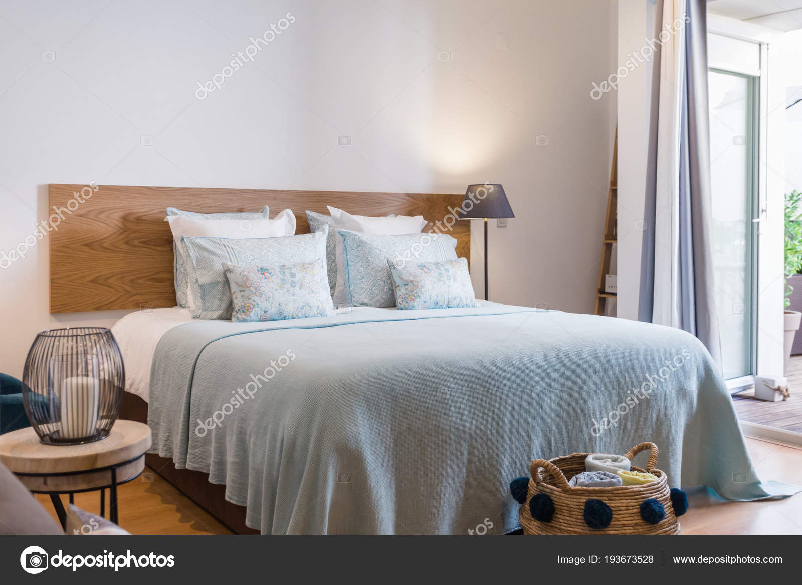 Modern Single Bedroom House With Small Kitchen Stock Photo