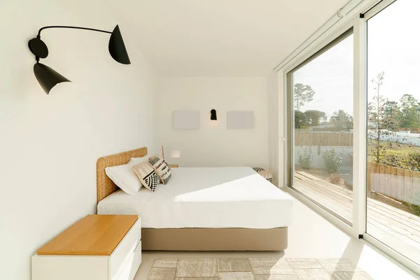 Dormitorio Suite Con Cama King Size Villa Moderna — Foto de Stock
