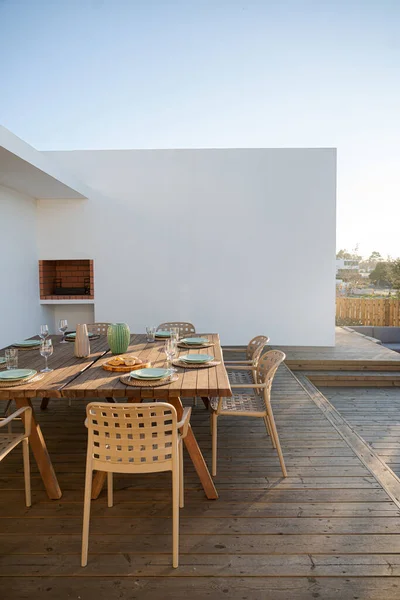 Middag Dukning Modern Villa Terrass Med Pool Och Däck — Stockfoto