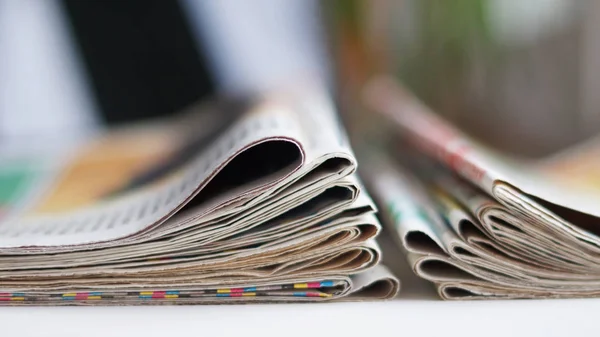 Jornais Superfície Horizontal Jornais Diários Com Notícias Foco Seletivo Visão — Fotografia de Stock