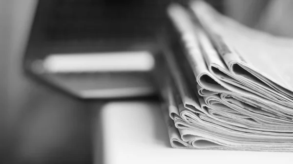 Newspapers Laptop Electronic Device Daily Papers News Information Different Media — Stock Photo, Image