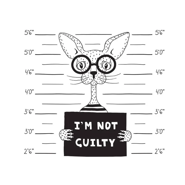 Un gato delgado con gafas cerca de la pared con marcas para las fotos de criminales. El gato sostiene un cartel que dice que no soy culpable. Ilustración vectorial en blanco y negro . — Vector de stock