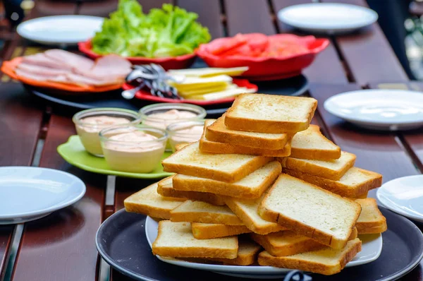 Ekmek ve sebze ile Servis Kahvaltı
