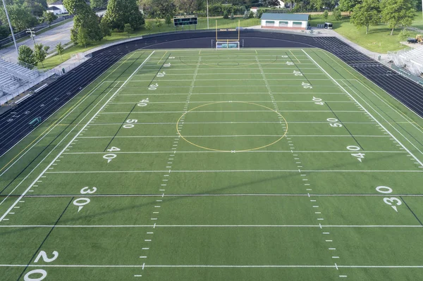 High School Campo de futebol aéreo — Fotografia de Stock