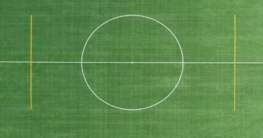 Sabahın erken saatlerinde suni sahası olan bir futbol sahasının hava görüntüsü..