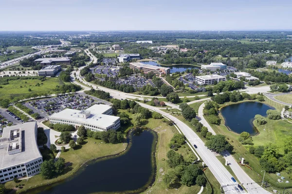 Veduta Aerea Parco Uffici Suburbani Con Stagni Autostrada Adiacente — Foto Stock