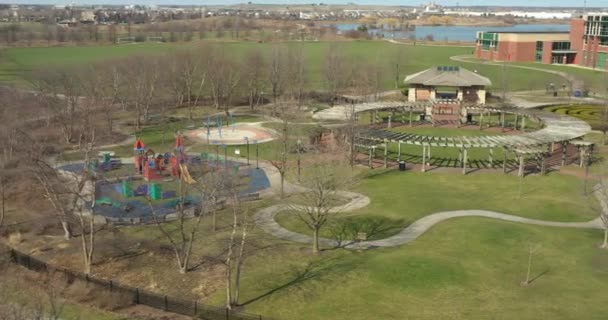 Parque infantil vazio COVID-19 Quarentena — Vídeo de Stock