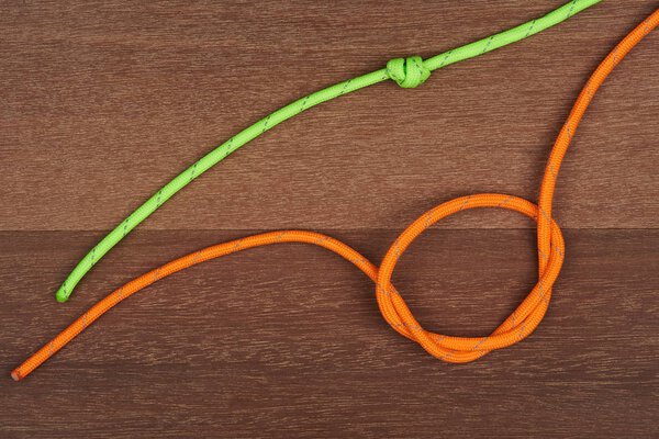 Руководство по связыванию двойного простого узла
.